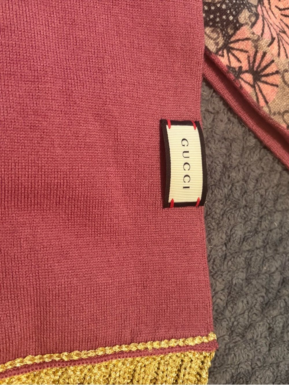 Gucci Pink and Beige GG Tiger Motif Wool Scarf with Yellow Tiger - Picture 6 of 8